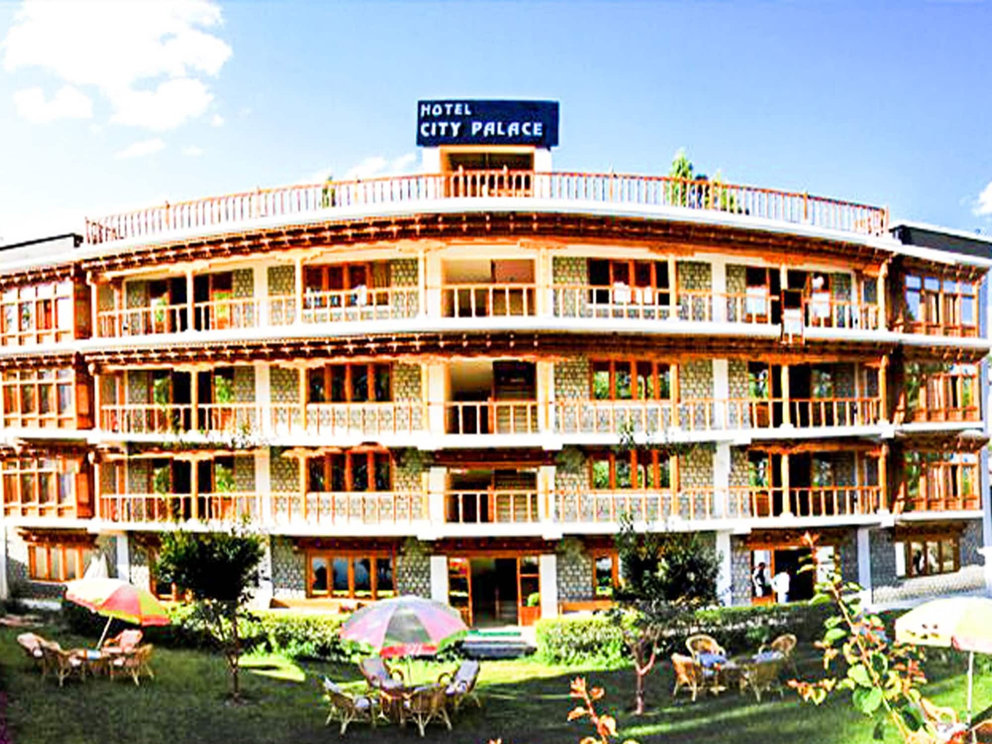 Hotel City Palace Λεχ Εξωτερικό φωτογραφία